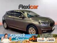 Usado Skoda Fabia Essence 95 CV (69 kW) 2025 Gris Utilitario