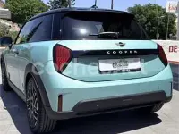 Usado Mini Cooper Favoured 114 kW (156 CV) 2025 Verde Utilitario