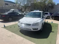 Usado Ford Focus Ghia 115 CV (84 kW) 2007 Blanco Berlina