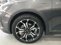 Usado Ford Focus Active X 155 CV (114 kW) 2023 Gris magnetic (metalizado) Berlina