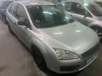 Usado Ford Focus Ghia 115 CV (84 kW) 2006 Gris / plata Berlina
