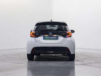 Usado Toyota Yaris Hybrid Plus 75 CV (55 kW) 2022 Blanco Berlina