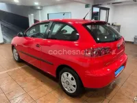 Usado Seat Ibiza Fresh 100 CV (73 kW) 2003 Rojo Utilitario