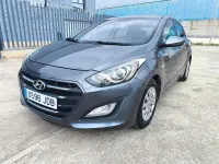Usado Hyundai i30 140 CV (102 kW) 2015 Gris / plata Berlina