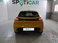 Usado Peugeot 208 Allure 100 CV (73 kW) 2023 Dorado Utilitario