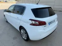 Usado Peugeot 308 Style 100 CV (73 kW) 2015 Blanco Berlina
