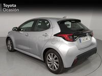 Usado Toyota Yaris Hybrid Active 116 CV (85 kW) 2024 Gris / plata Berlina