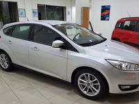 Usado Ford Focus Trend+ 125 CV (91 kW) 2018 Plateado Berlina