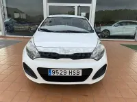 Usado Kia Rio 85 CV (62 kW) 2013 Blanco Berlina