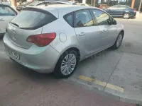 Usado Opel Astra Selective 116 CV (85 kW) 2014 Gris / plata Berlina
