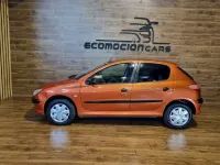 Usado Peugeot 206 75 CV (55 kW) 2001 Naranja Berlina