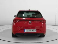 Usado Seat Leon Reference 117 CV (86 kW) 2022 Rojo Familiar