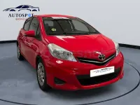 Usado Toyota Yaris Active 90 CV (66 kW) 2012 Rojo Utilitario