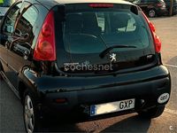 Usado Peugeot 107 68 CV (50 kW) 2010 Negro Utilitario