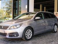 Usado Peugeot 308 SW Style 130 CV (95 kW) 2019 Gris / plata Familiar