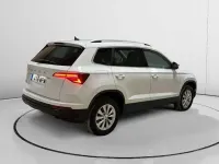 Usado Skoda Karoq Selection 116 CV (85 kW) 2024 Blanco SUV