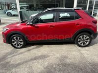 Usado Kia Stonic 100 CV (73 kW) 2022 Granate SUV
