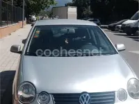 Usado VW Polo Trendline 75 CV (55 kW) 2004 Gris / plata Utilitario