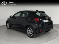 Usado Toyota Yaris Hybrid Active 116 CV (85 kW) 2022 Negro Berlina
