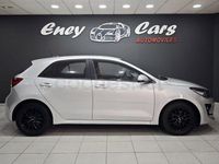 Usado Kia Rio 84 CV (61 kW) 2023 Gris / plata Berlina