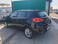 Usado Toyota Auris 124 CV (91 kW) 2015 Negro Utilitario