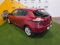 Usado Renault Mégane LIMITED 95 CV (69 kW) 2015 Granate Berlina