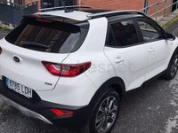 Usado Kia Stonic 100 CV (73 kW) 2019 Blanco SUV