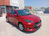 Usado Toyota Yaris 125 CV (91 kW) 2024 Rojo Utilitario