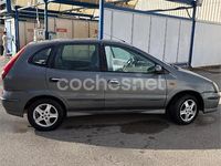 Usado Nissan Almera Tino Acenta 136 CV (100 kW) 2003 Gris / plata Monovolumen