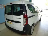 Usado Dacia Dokker Essentiel 109 CV (80 kW) 2021 Blanco Monovolumen