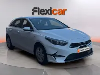 Usado Kia Ceed 136 CV (100 kW) 2023 Blanco Utilitario