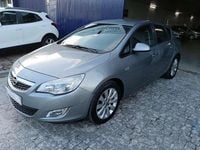 Usado Opel Astra Selective 110 CV (80 kW) 2012 Gris Utilitario