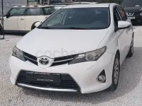 Usado Toyota Auris Advance 124 CV (91 kW) 2015 Blanco Berlina