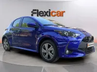 Usado Toyota Yaris Hybrid Active 116 CV (85 kW) 2025 Azul Berlina