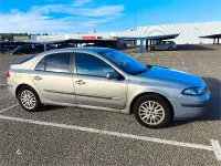 Usado Renault Laguna III Expression 130 CV (95 kW) 2007 Gris / plata Berlina