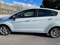 Usado Ford Fiesta Trend 82 CV (60 kW) 2016 Blanco Utilitario