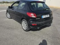 Usado Peugeot 206+ 70 CV (51 kW) 2009 Negro Utilitario