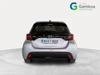 Usado Toyota Yaris Hybrid Active 116 CV (85 kW) 2025 Gris / plata Berlina