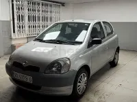 Usado Toyota Yaris Sol 68 CV (50 kW) 1999 Gris / plata Berlina