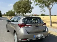 Usado Toyota Auris Active 116 CV (85 kW) 2015 Beige Berlina