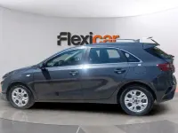 Usado Kia Ceed 136 CV (100 kW) 2023 Azul Utilitario