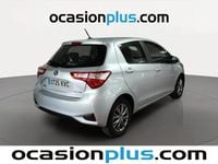 Usado Toyota Yaris Hybrid Active 100 CV (73 kW) 2019 Gris plata Utilitario