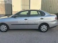 Usado Seat Cordoba 100 CV (73 kW) 2003 Gris / plata Berlina