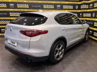 Usado Alfa Romeo Stelvio Sprint 190 CV (139 kW) 2022 Gris SUV