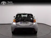 Usado Toyota Yaris Hybrid Active 116 CV (85 kW) 2025 Gris / plata Berlina