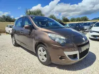 Usado Renault Scénic Bose Edition 130 CV (95 kW) 2011 Marrón Monovolumen