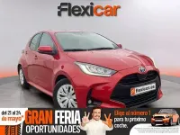 Begagnad Toyota Yaris Hybrid Active 116 HK (85 kW) 2023 Röd Sedan