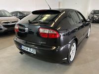 Usado Seat Leon Sport 131 CV (96 kW) 2005 Negro Utilitario
