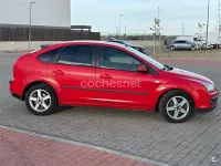 Usado Ford Focus Trend 115 CV (84 kW) 2007 Rojo Berlina