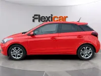 Usado Hyundai i20 100 CV (73 kW) 2018 Rojo Berlina